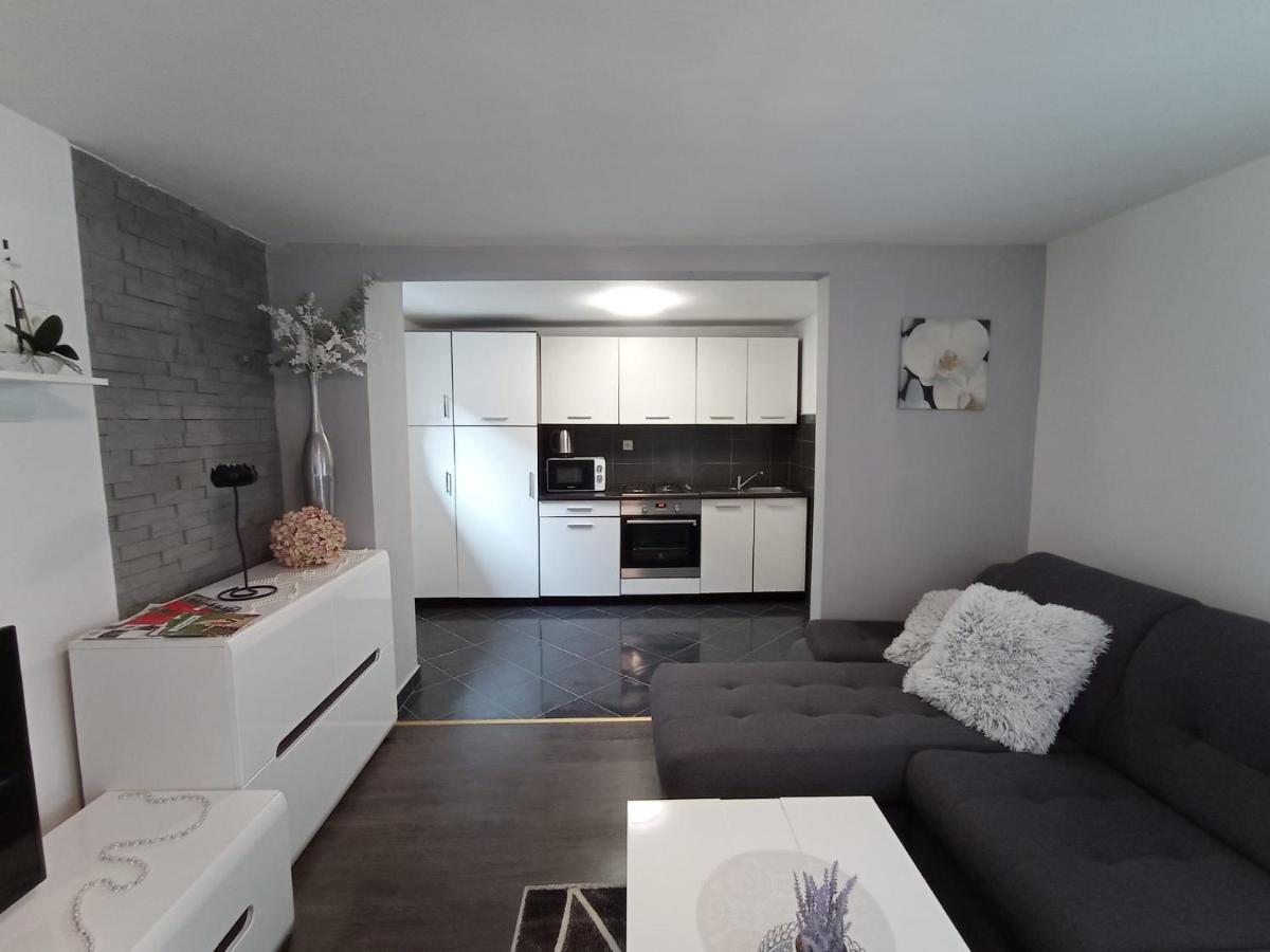 Petra Apartamento Ðakovo Exterior foto